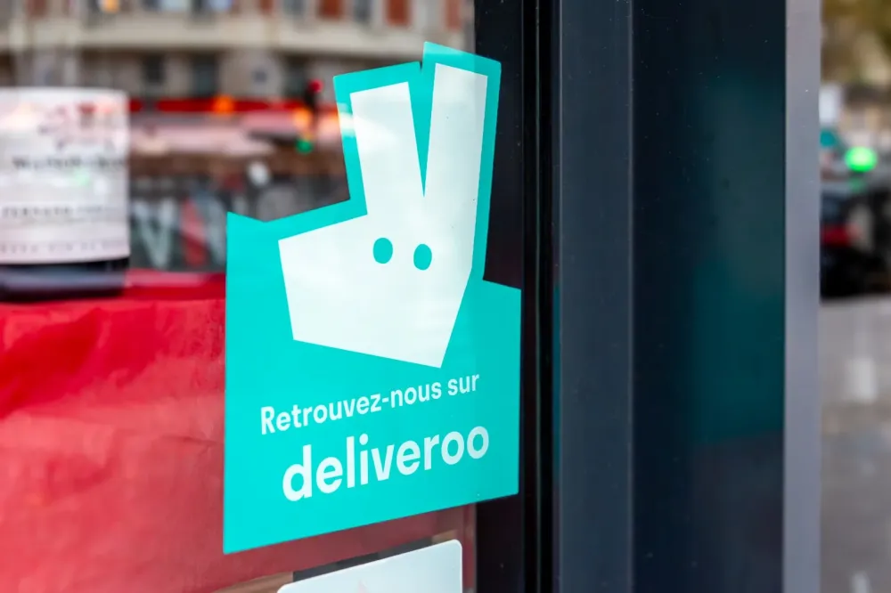 Vitrophanie magasin à  Monteux